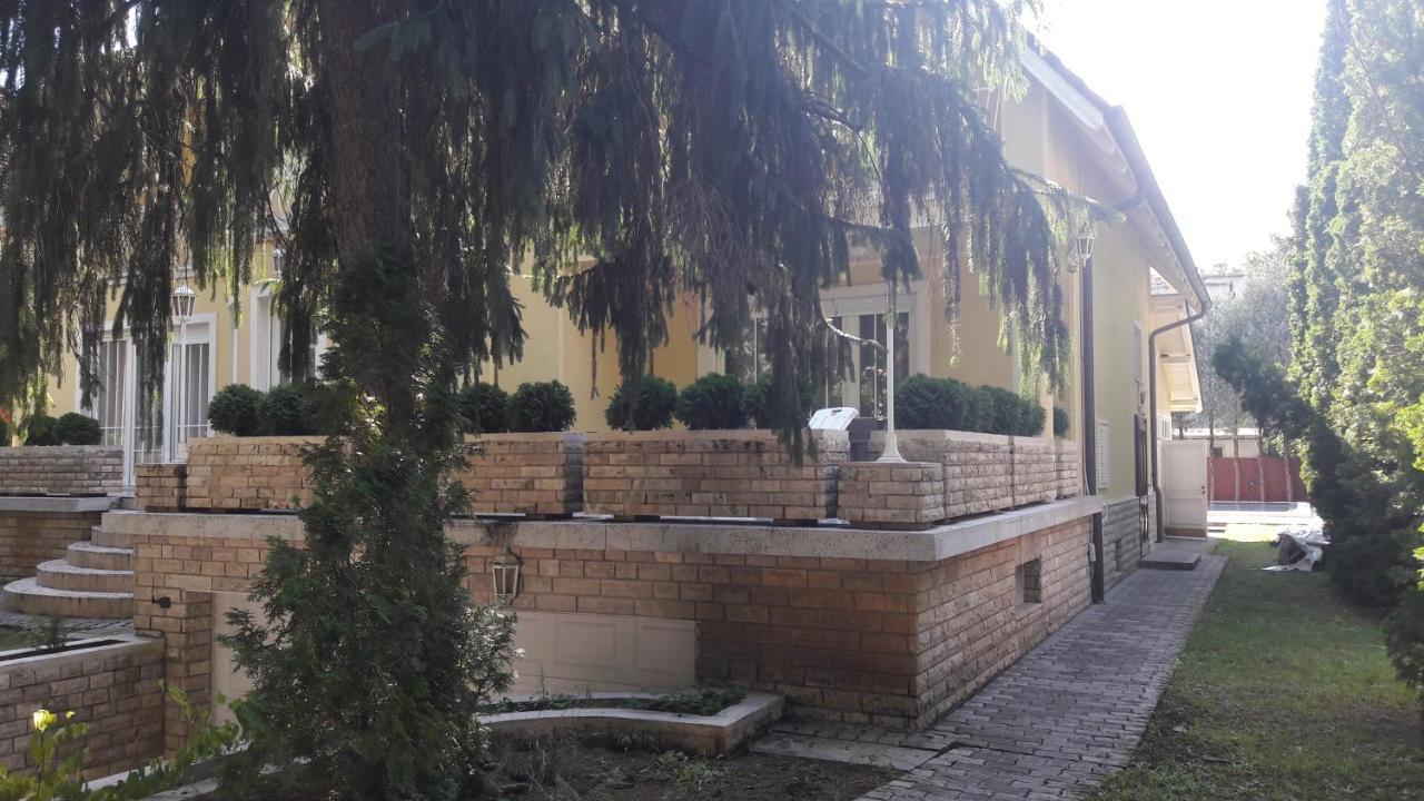 Pero Panzio Bed & Breakfast Debrecen Luaran gambar